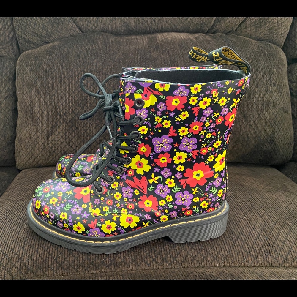 Dr. Marten Floral Lace-Up Combat Boots - Black Rubber with Multicolor Flowers - Picture 4 of 6